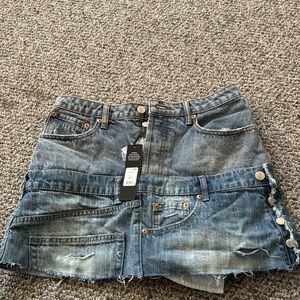 City Slicker Denim Mini Skirt. Medium wash size small.
